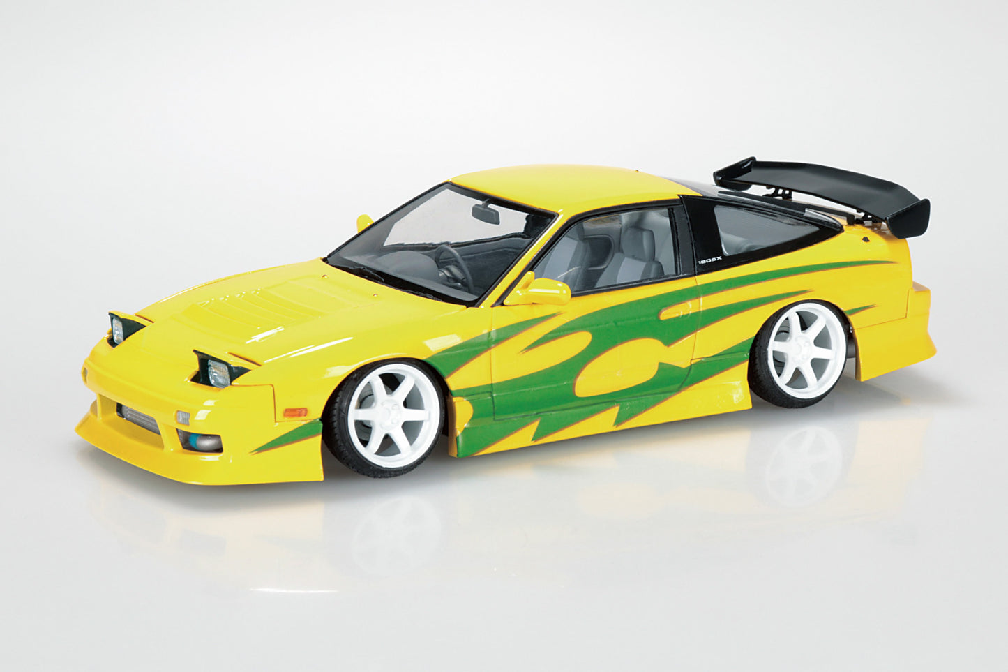 Aoshima 1/24 URAS Nissan RPS13 180SX '96 Ver. 1